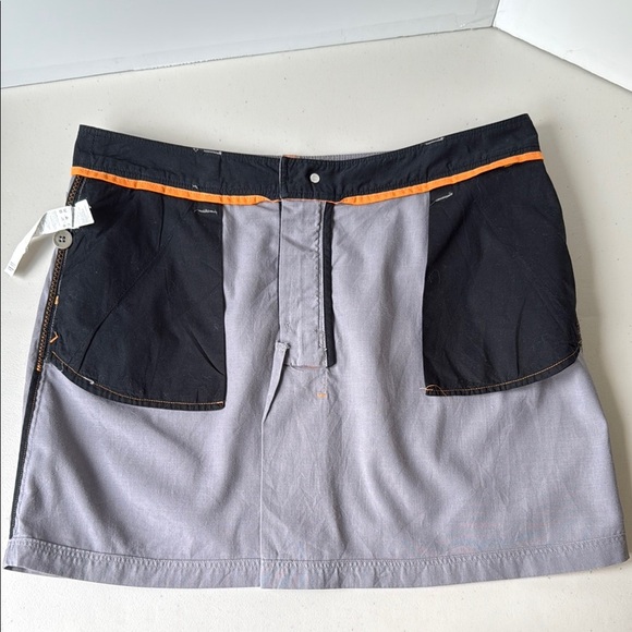 Icebreaker Gray Destiny Skirt Lightweight
Merino Wool Blend - Picture 10 of 16